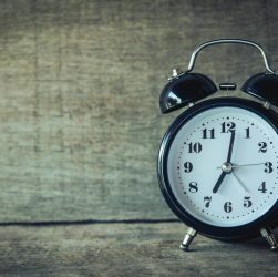 Symbolisme des heures miroirs : ce que l'univers essaie de vous dire